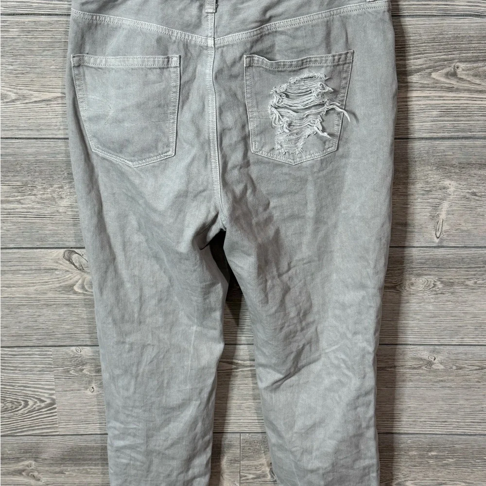 America Eagle Distressed Mom Jean Size 14 Gray Color Gently Used Condition - Picture 8 of 9